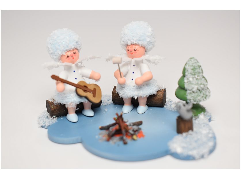 Kuhnert - Schneeflöckchen am Lagerfeuer auf Wolke