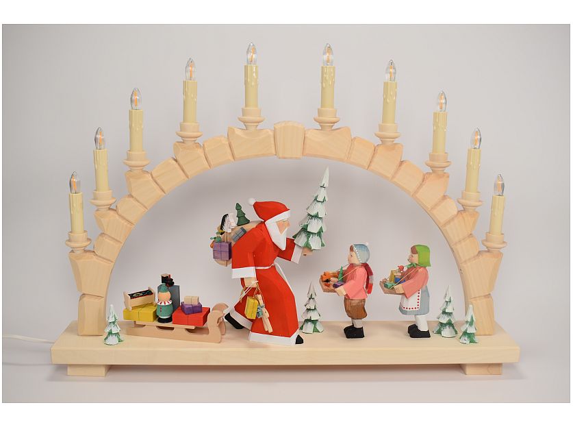 Bettina Franke - Carved candle arch, Father Christmas and children