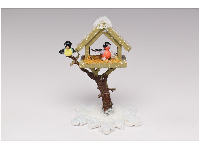 Kuhnert - Snowflakes birdhouse