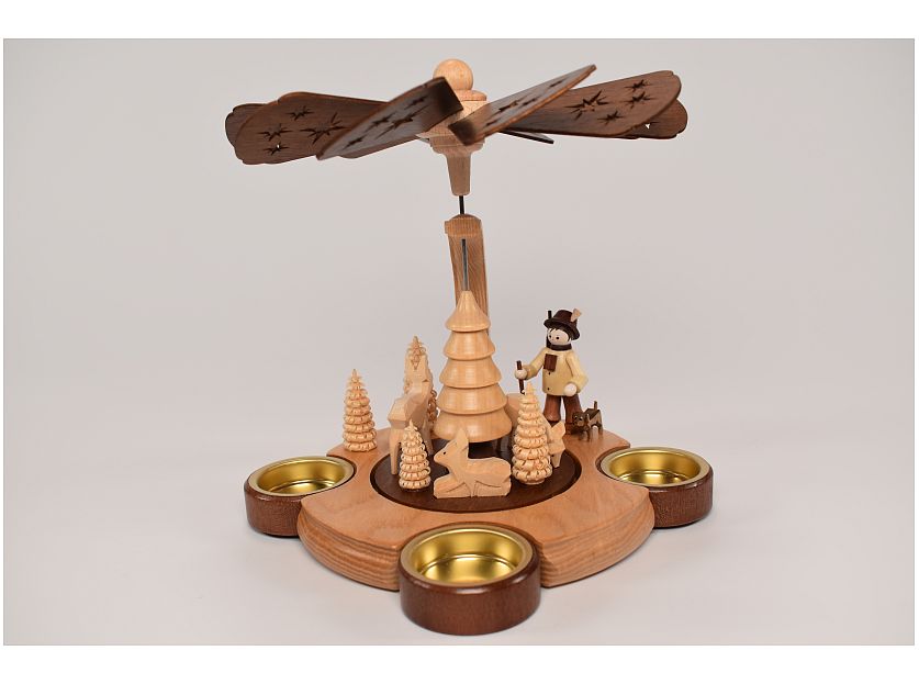 Dregeno - Pyramid with hunter and deer for tealights