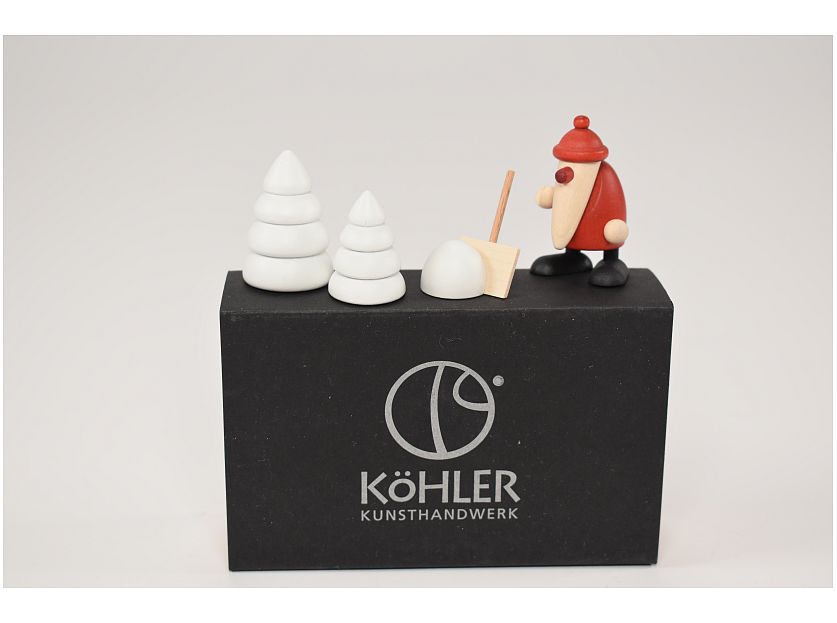 Björn Köhler - Miniature set 4 - Santa Claus with snow shovel and two winter trees