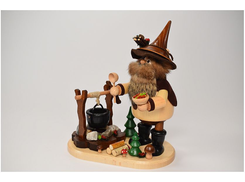 DWU - Smoky man gnome at the goulash cooker (with video)