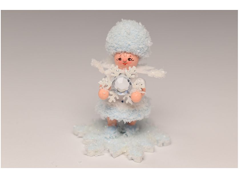 Kuhnert - Snowflake with snow crystal