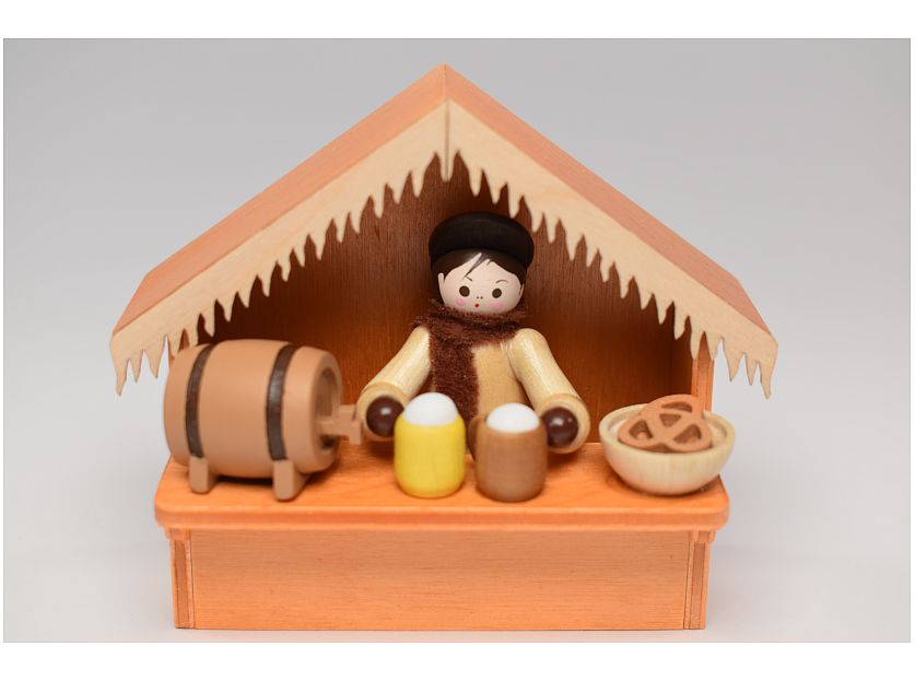 Romy Thiel – Christmas market stall beer sales