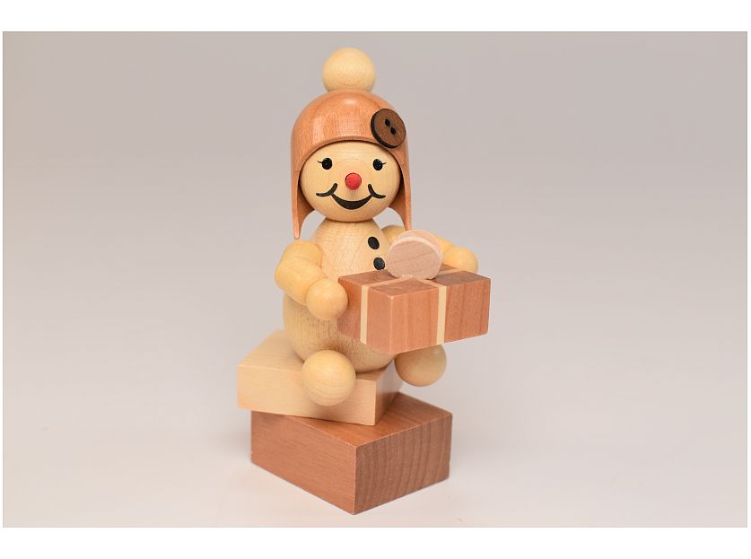 Wagner - Snow girl with gift