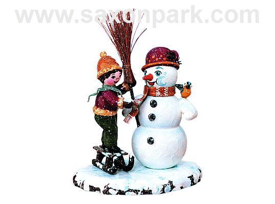 Hubrig - Winterkinder Junge mit Schneemann