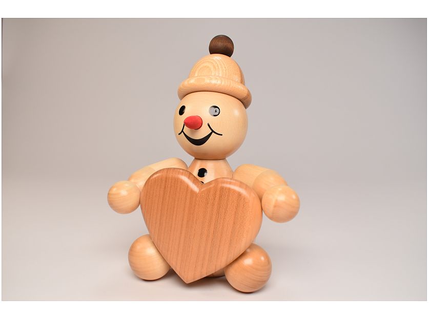 Wagner - Snowman Junior sitting with heart